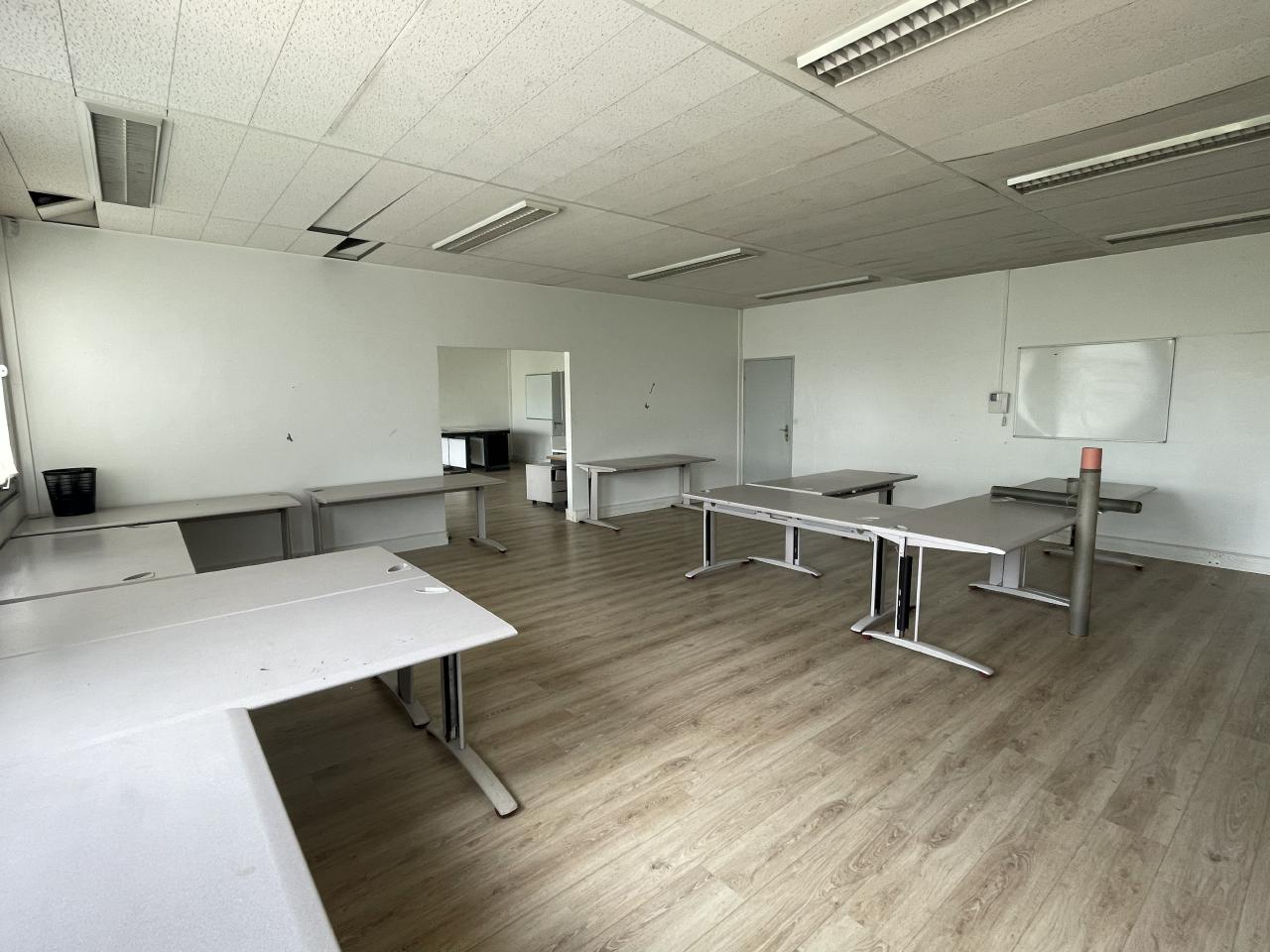 Local d'activité Montigny-le-Bretonneux 2122m² Vente local d'activité Montigny-le-Bretonneux Yvelines OVACT2423127 19